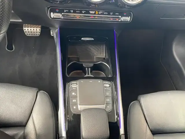 Mercedes-Benz GLB 220