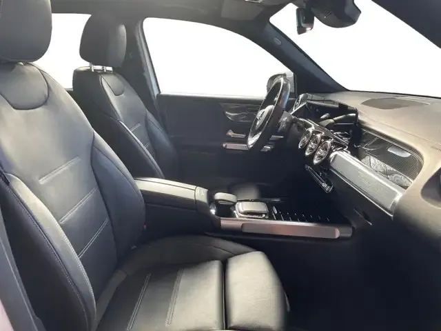 Mercedes-Benz GLB 220