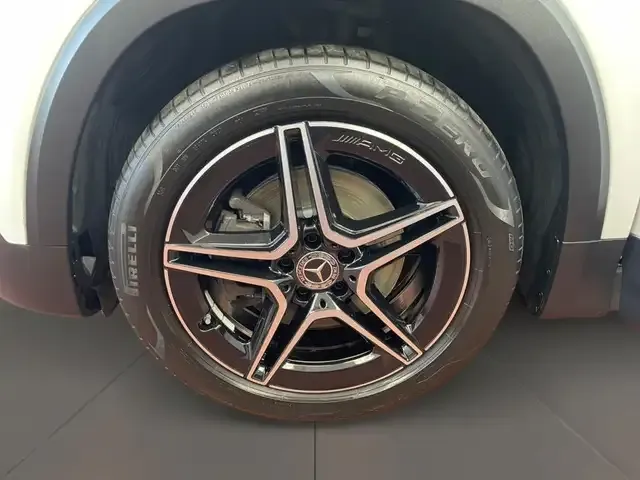 Mercedes-Benz GLB 220