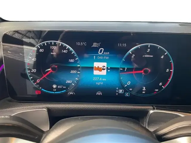 Mercedes-Benz GLB 220