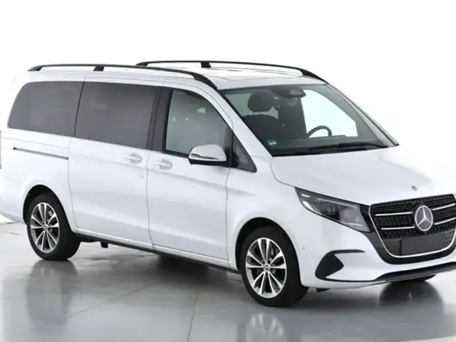 Mercedes-Benz V 220
