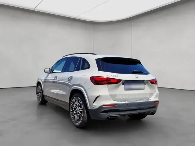 Mercedes-Benz GLA 200