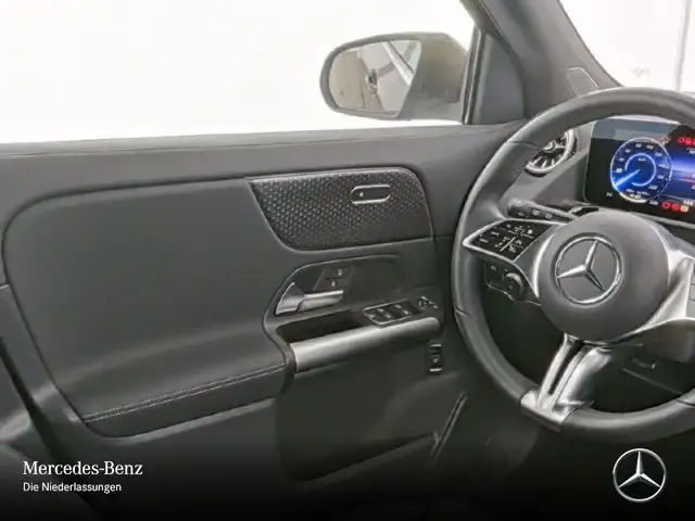 Mercedes-Benz EQA 300