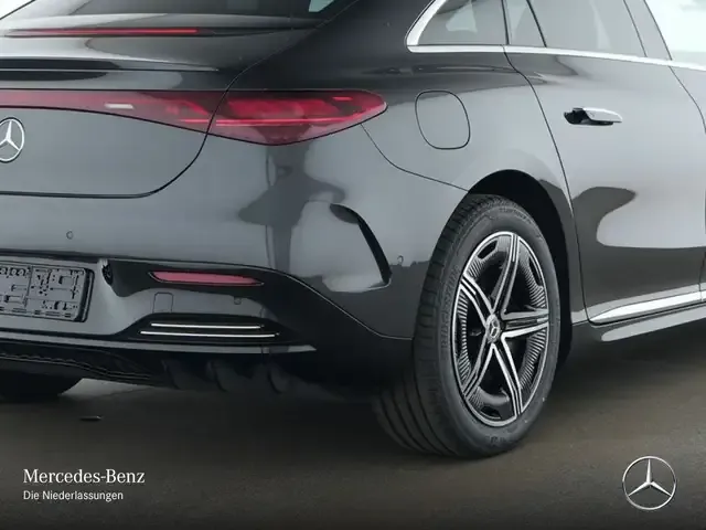 Mercedes-Benz EQE 300