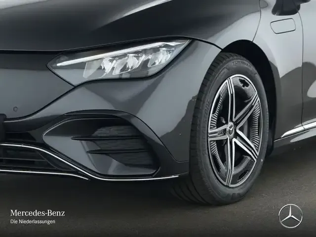 Mercedes-Benz EQE 300