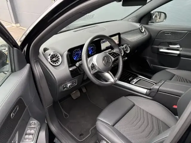 Mercedes-Benz EQA 300