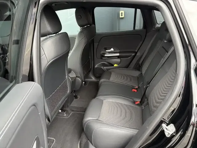 Mercedes-Benz EQA 300