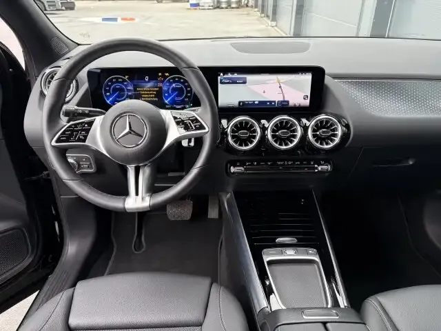 Mercedes-Benz EQA 300