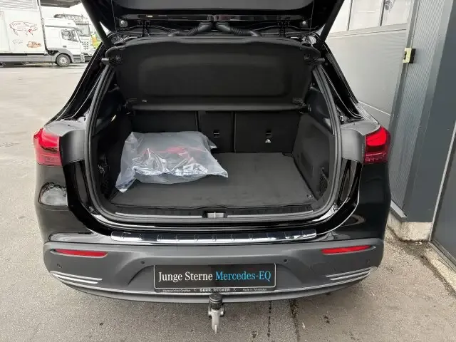 Mercedes-Benz EQA 300