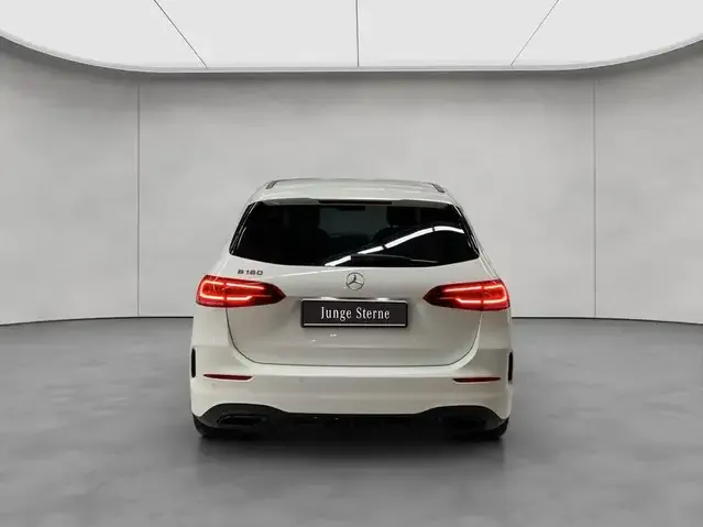 Mercedes-Benz B 180
