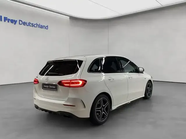 Mercedes-Benz B 180
