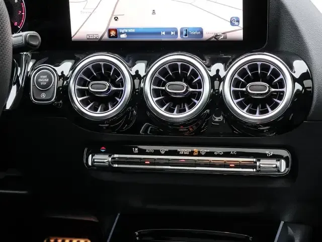 Mercedes-Benz GLA 180