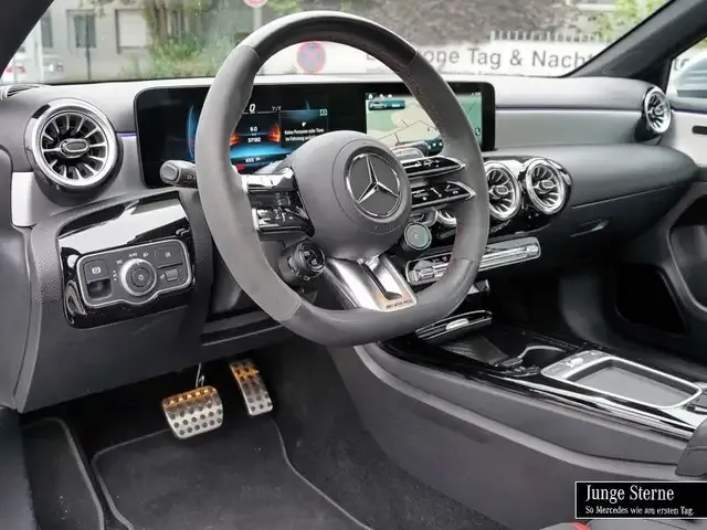 Mercedes-Benz A 35 AMG