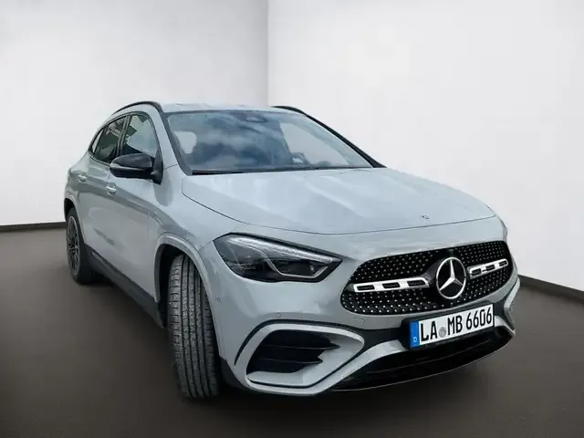 Mercedes-Benz GLA 200