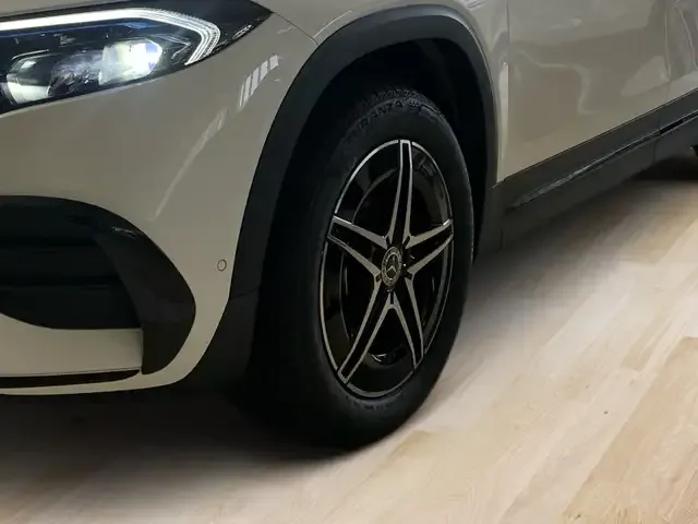 Mercedes-Benz EQB 250