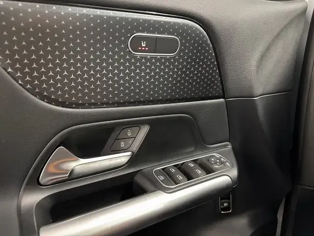 Mercedes-Benz GLA 220
