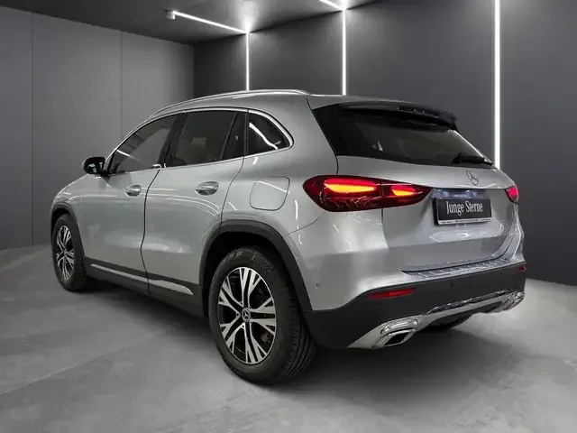 Mercedes-Benz GLA 220