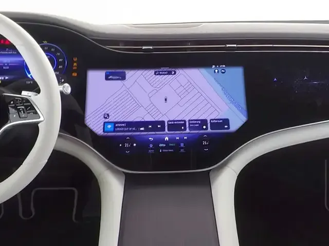 Mercedes-Benz EQS