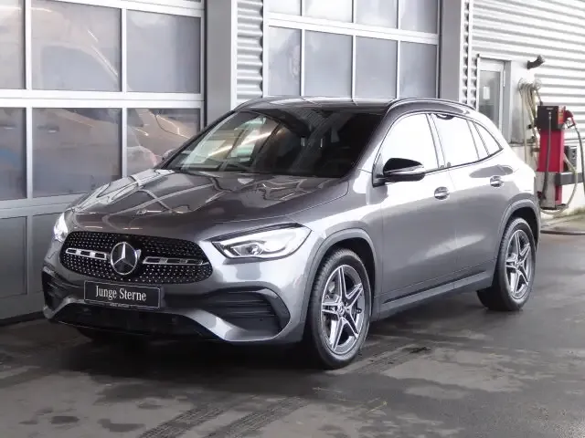 Mercedes-Benz GLA 200