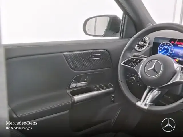 Mercedes-Benz EQA 300