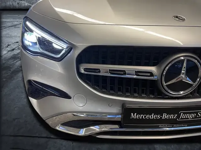 Mercedes-Benz GLA 200
