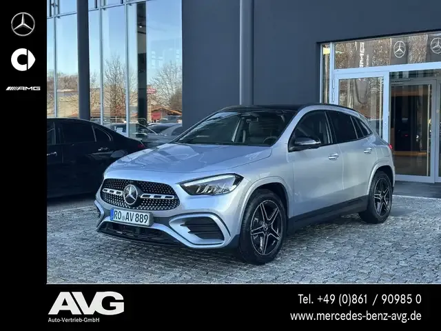 Mercedes-Benz GLA 200