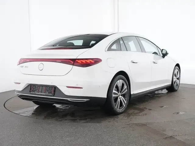 Mercedes-Benz EQE 300