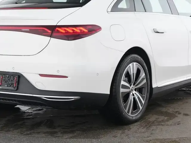 Mercedes-Benz EQE 300
