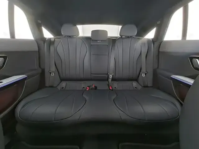 Mercedes-Benz EQE 300