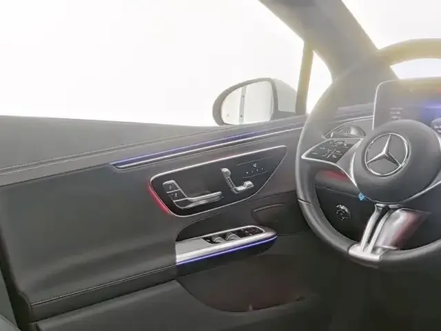 Mercedes-Benz EQE 300