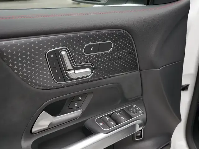 Mercedes-Benz EQB 300