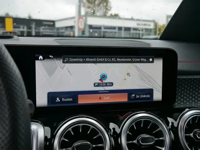 Mercedes-Benz EQB 300