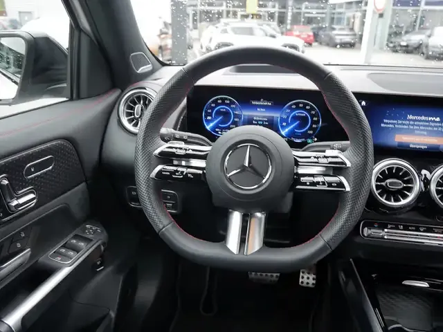 Mercedes-Benz EQB 300