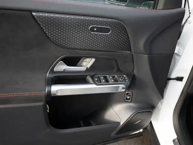 Mercedes-Benz EQB 300