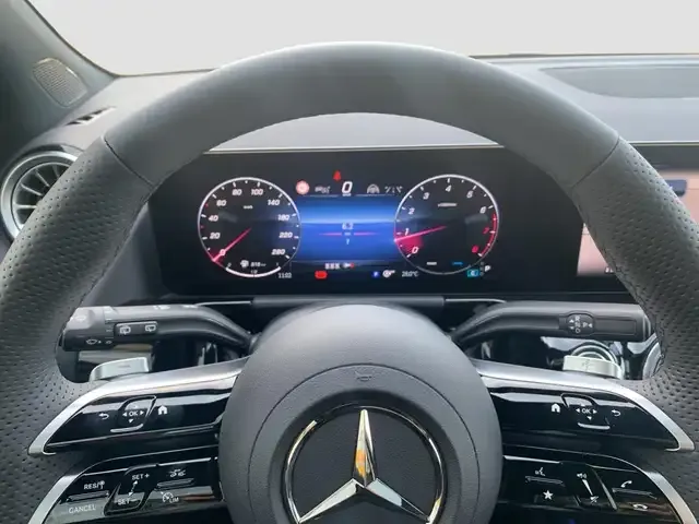 Mercedes-Benz GLA 200