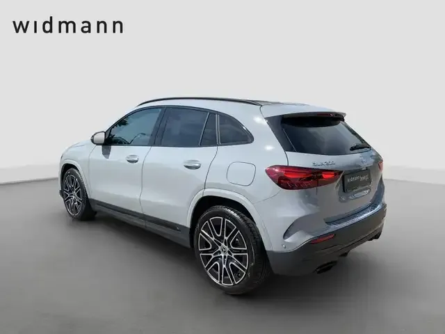 Mercedes-Benz GLA 200