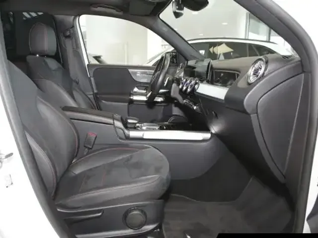 Mercedes-Benz GLB 200