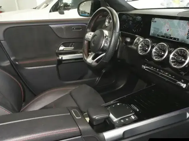Mercedes-Benz GLB 200