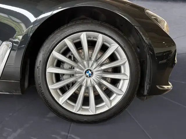 BMW 740