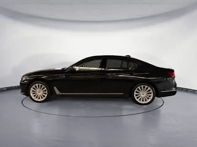 BMW 740