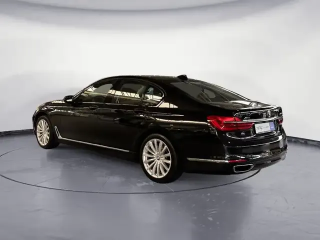 BMW 740