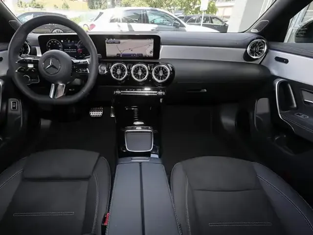 Mercedes-Benz CLA 200