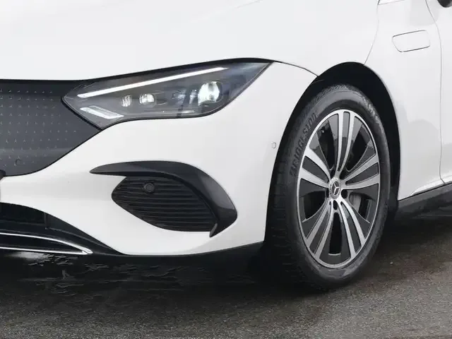 Mercedes-Benz EQE 300