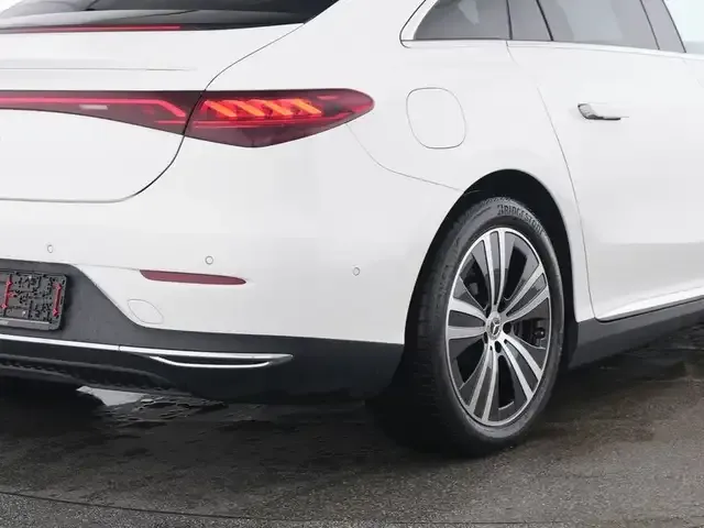 Mercedes-Benz EQE 300