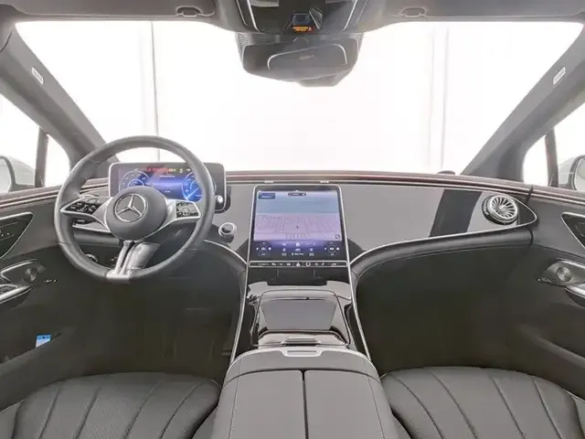 Mercedes-Benz EQE 300