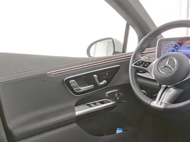Mercedes-Benz EQE 300