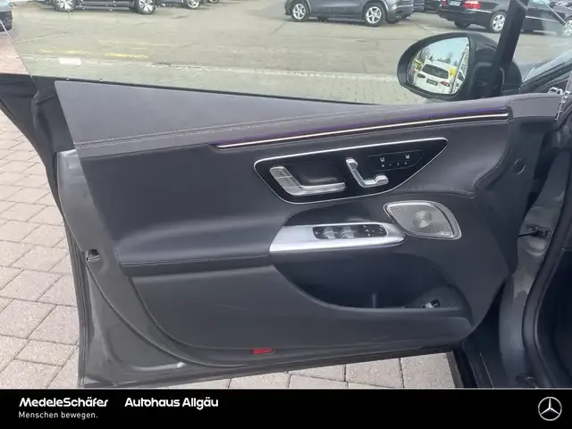 Mercedes-Benz EQE 300