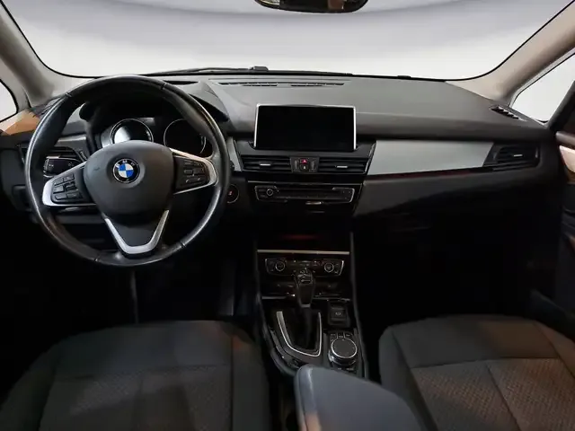 BMW 225