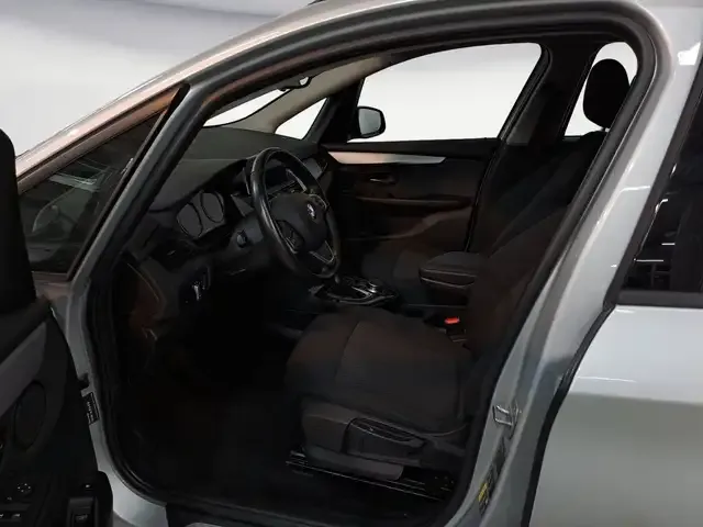 BMW 225