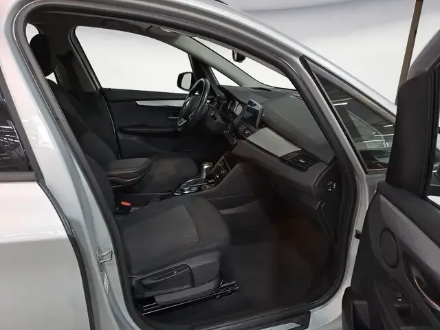 BMW 225